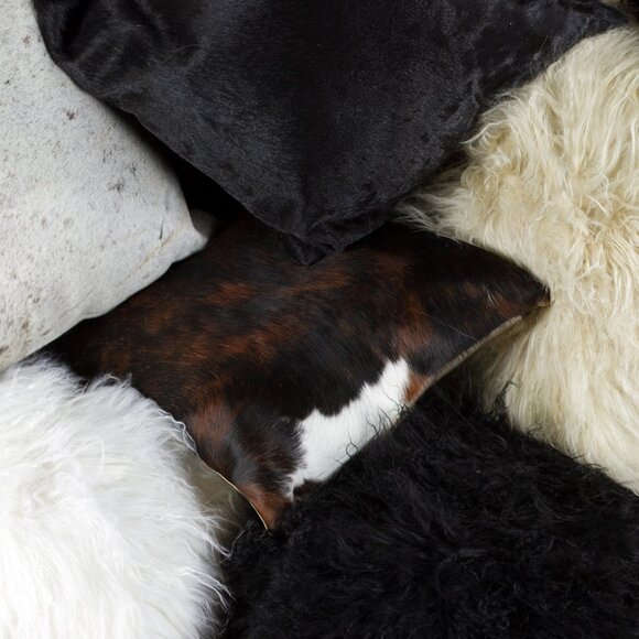 Natural Home Decor New Zealand Sheepskin Pillow | 1-Piece | Black | 18"x18" - Picture 5 of 5